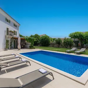  Ferienhaus Radovani By Interhome