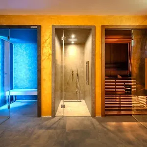 Modern Aria With Pool And Jacuzzi In Vila