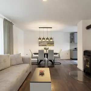 Larissa By Rent Istria Apartman